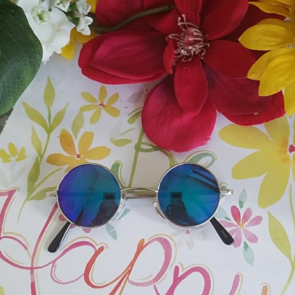 These classic round sunglasses are beautiful the l - Picture 2 of 5